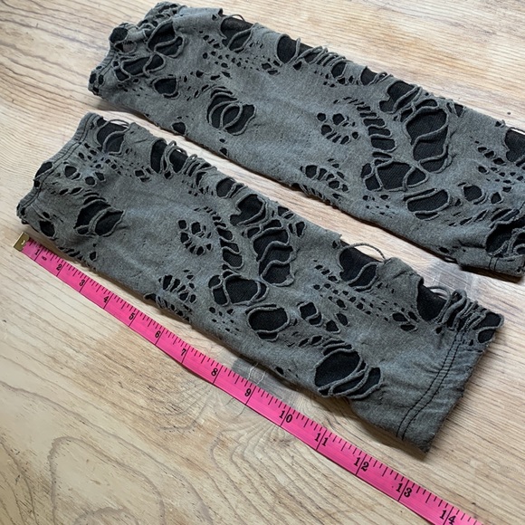 Gray Webbed Crop Top And Arm Warmer Set - Picture 13 of 14